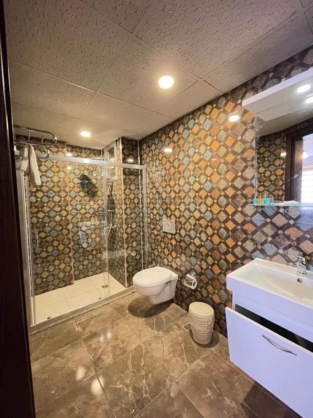 Ikarus Hotel Кушадасъ Екстериор снимка