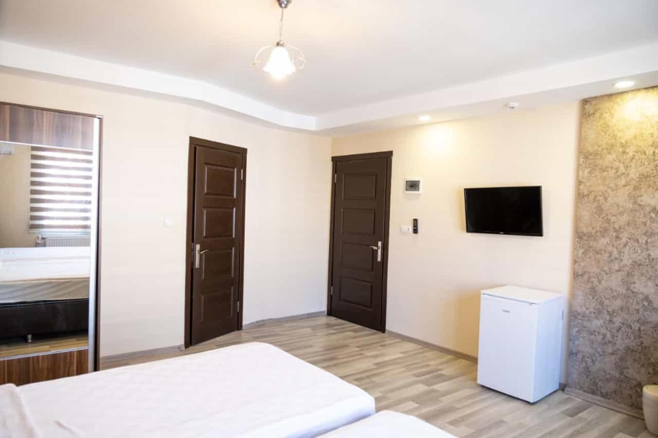 Ikarus Hotel Кушадасъ Екстериор снимка