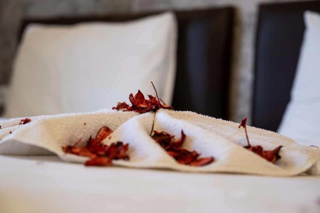 Ikarus Hotel Кушадасъ Екстериор снимка