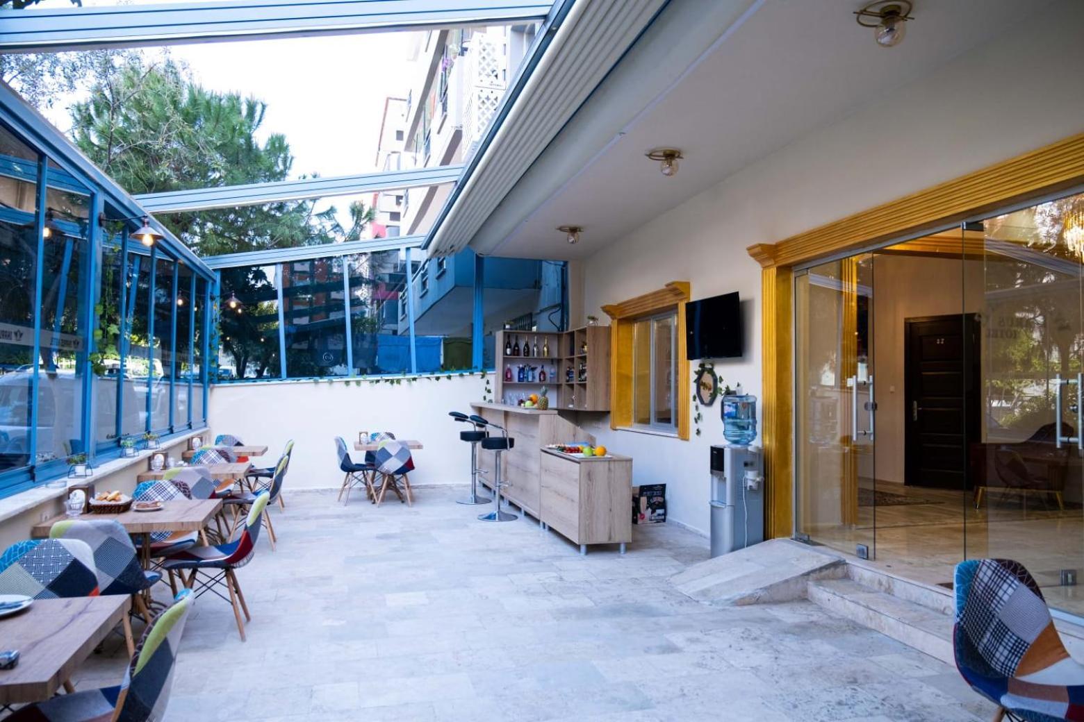 Ikarus Hotel Кушадасъ Екстериор снимка