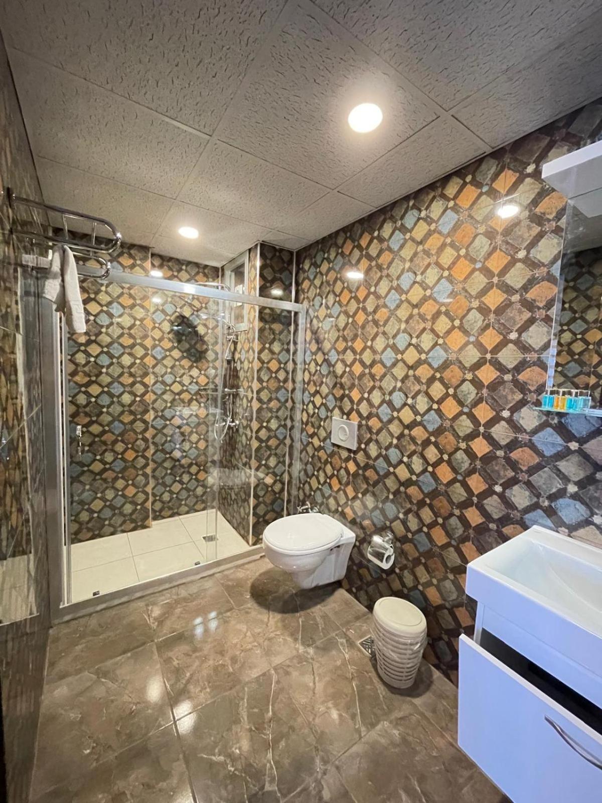 Ikarus Hotel Кушадасъ Екстериор снимка